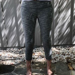 Lululemon crop leggings in grey and yellow pattern